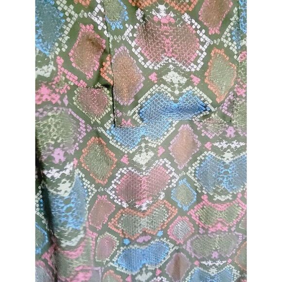 Torrid Harper 3 Multicolored Snake Skin Henley‎ Sleeveless Blouse SZ 3X (22/24) - Picture 6 of 9